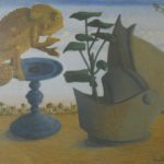 Olieverf van Frans de Haas, voorstellende een gazon met aan de linkerkant een blauwe standaard met daarop een kameleon en aan de rechterkant een helm van een ridder waar een plant uitgroeit. In de lucht vliegt een vliegtuig.