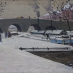 Olieverf schilderij door de Nederlandse kunstschilder Willem Witjens, voorstellende een stadsgezicht met fabrieken met rokende schoorstenen aan een kade, Enekele figuren lopen over de kade in de sneeuw. Linksonder is het olieverf gesigneerd.